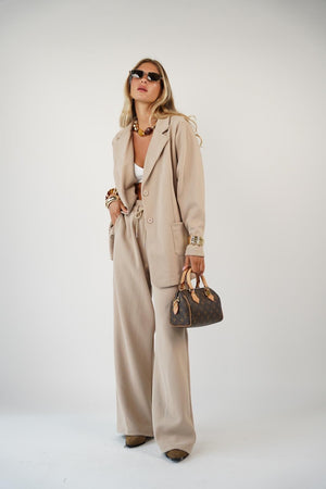 חליפת לולה חליפה בז' O.S RFA