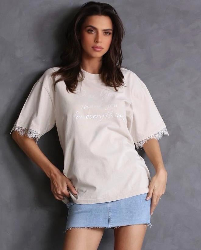 טי שרט EVERYTHING תחרה