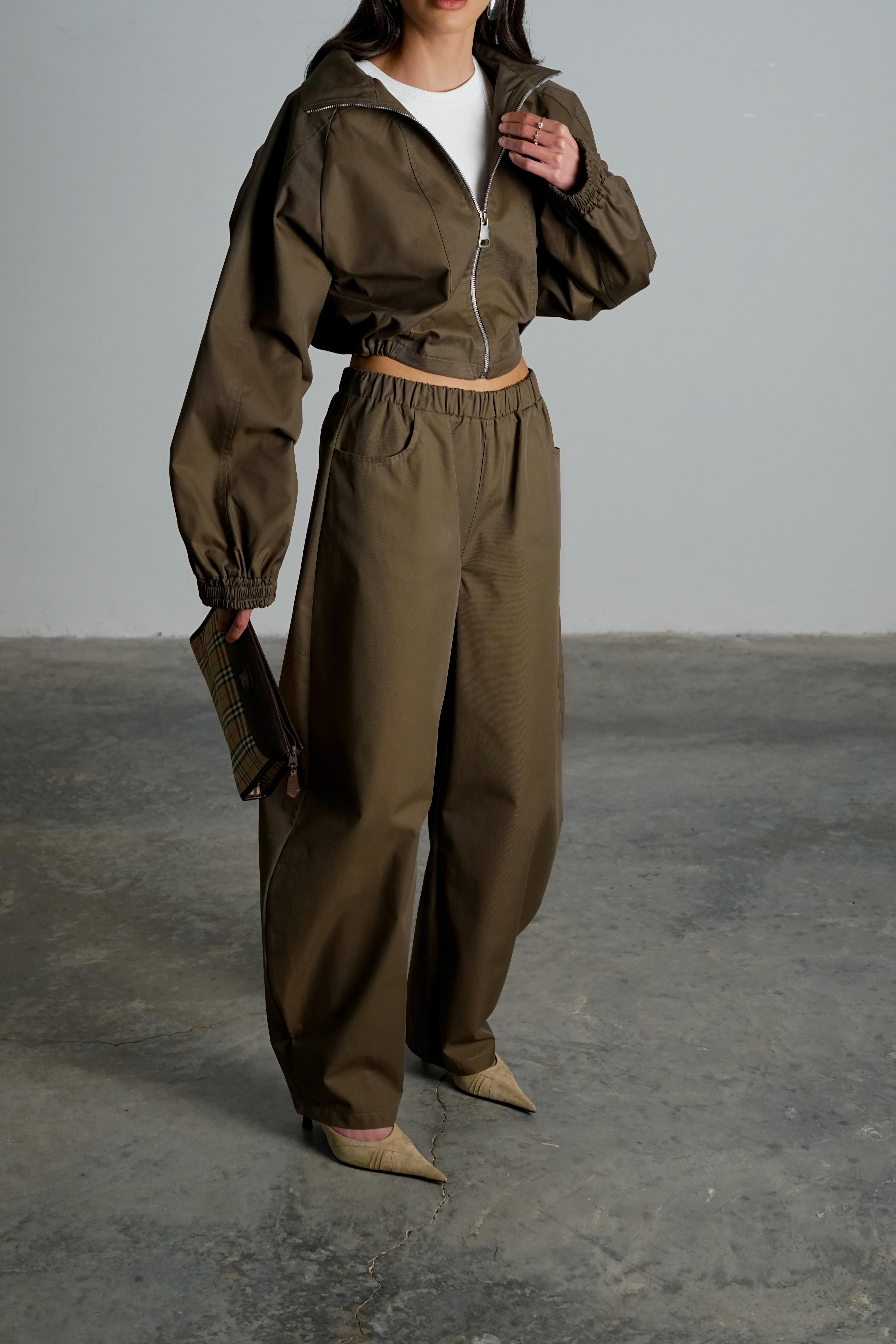 חליפת אסטל חליפה חום GOVANA