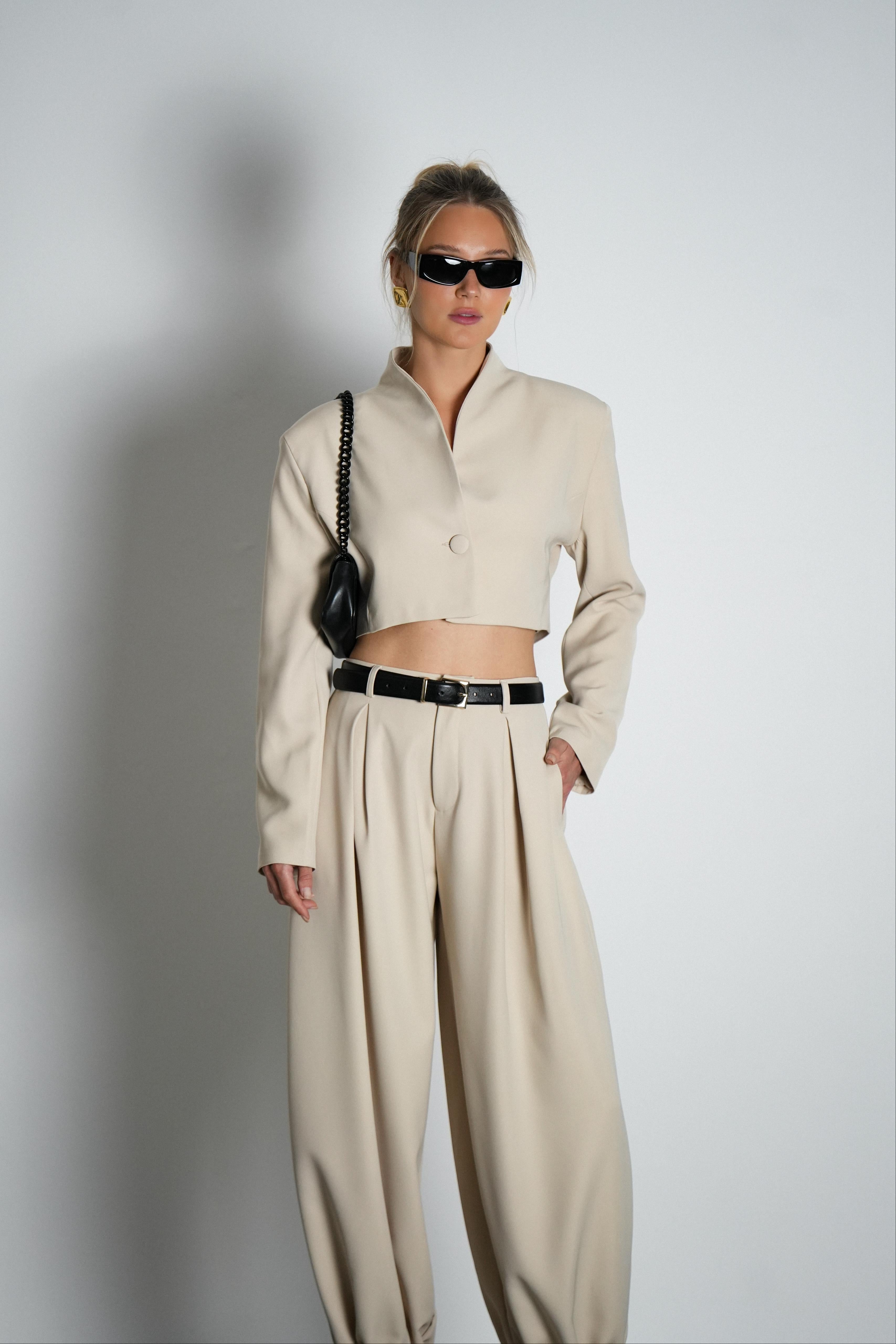 חליפת סיארה חליפה בז' GOVANA