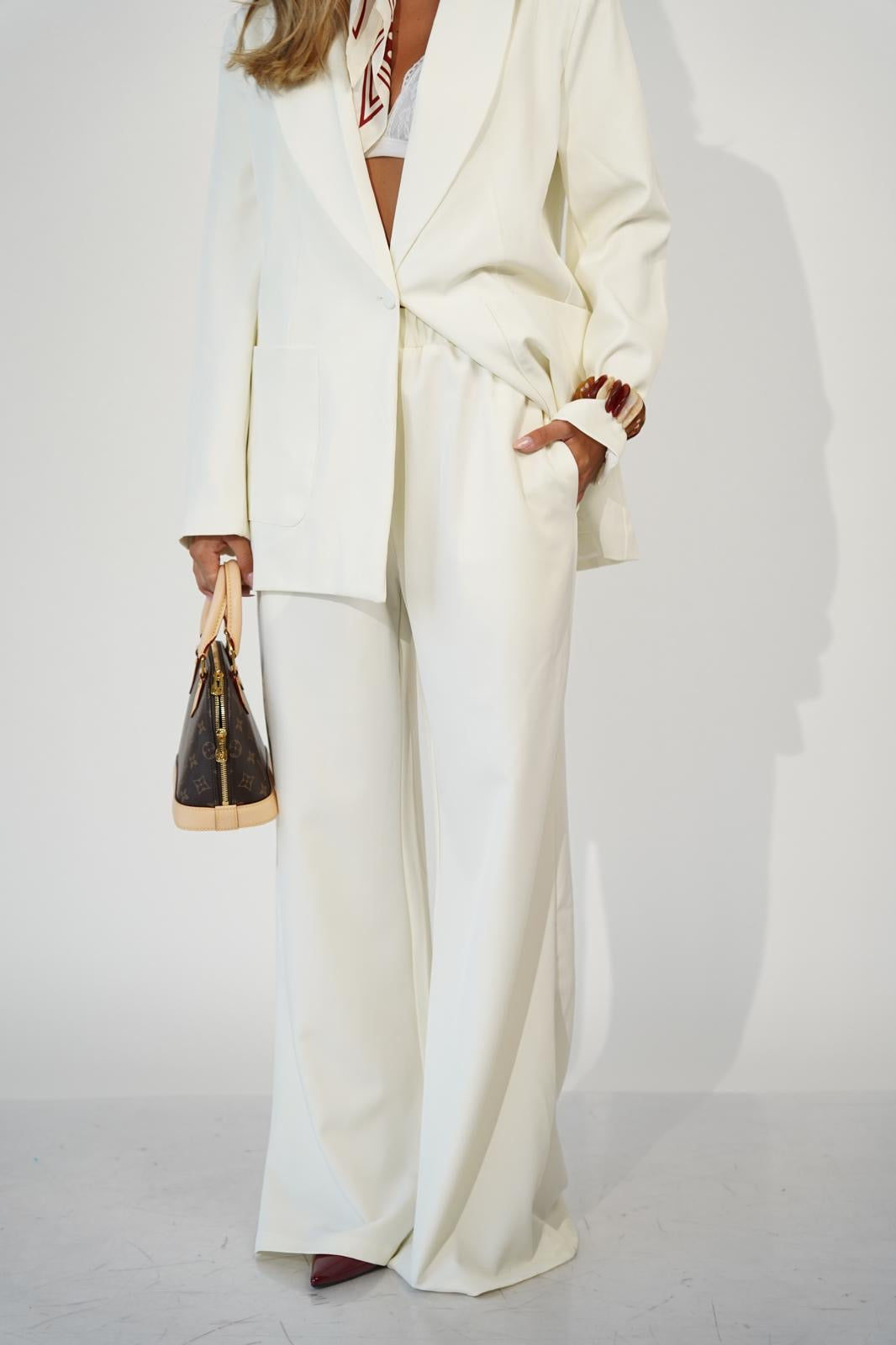 חליפת מוניק חליפה קרם O.S RFA