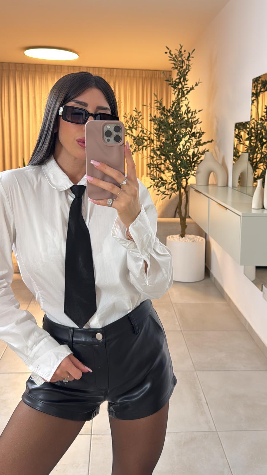 מכנס שורט דמוי עור שורטים גליתה