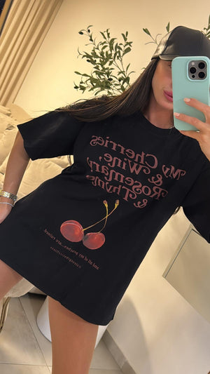 חולצה צ'רי שחור מבית גליתה רק בשני בוטיק מעצבים