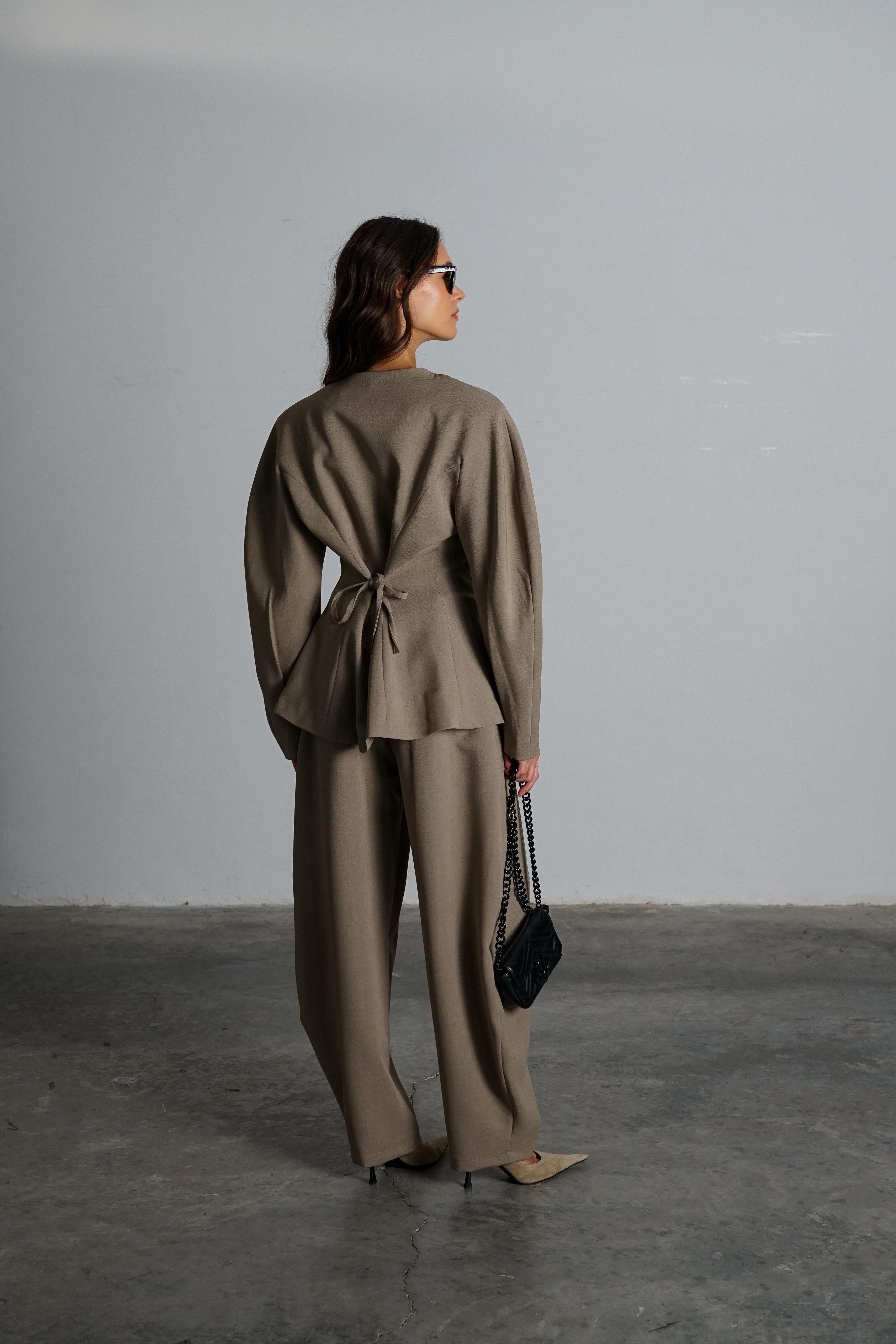 חליפת אופיליה חליפה GOVANA