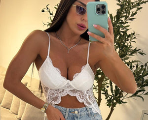 טופ תחרה גל לבן מבית גליתה רק בשני בוטיק מעצבים
