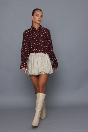 חולצת נקודות שקפקפה עם קשירה חולצה קסארה