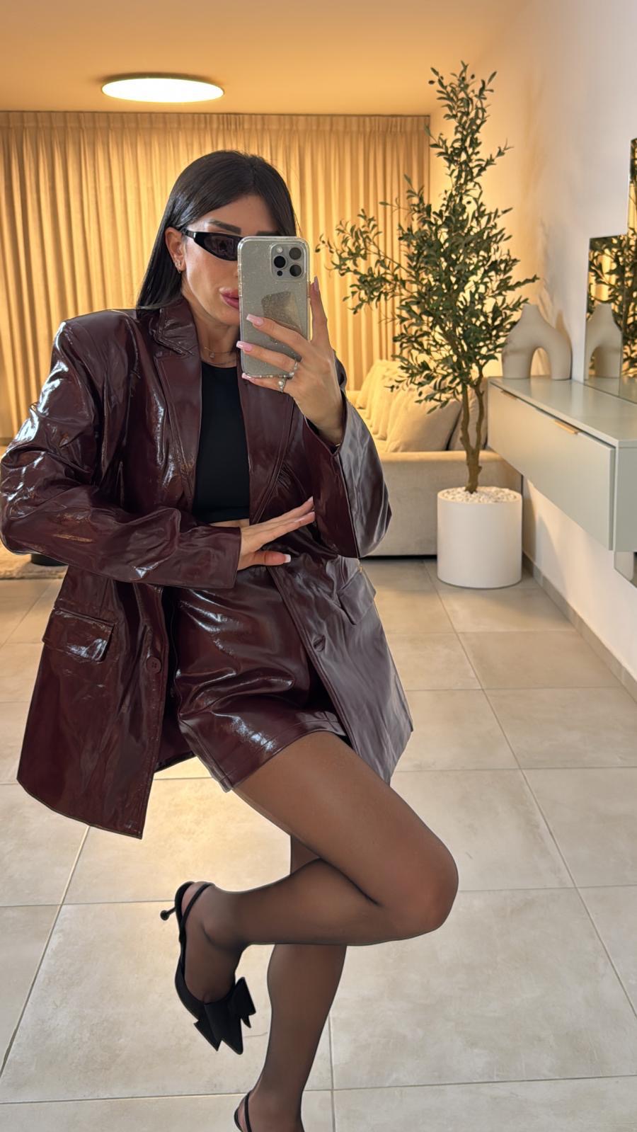 בלייזר מבריק בורדו ג'קט גליתה