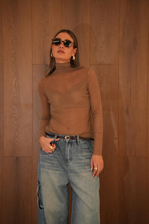 חולצת גולף שקפקפה לורן חום O.S מבית RFA רק בשני בוטיק מעצבים