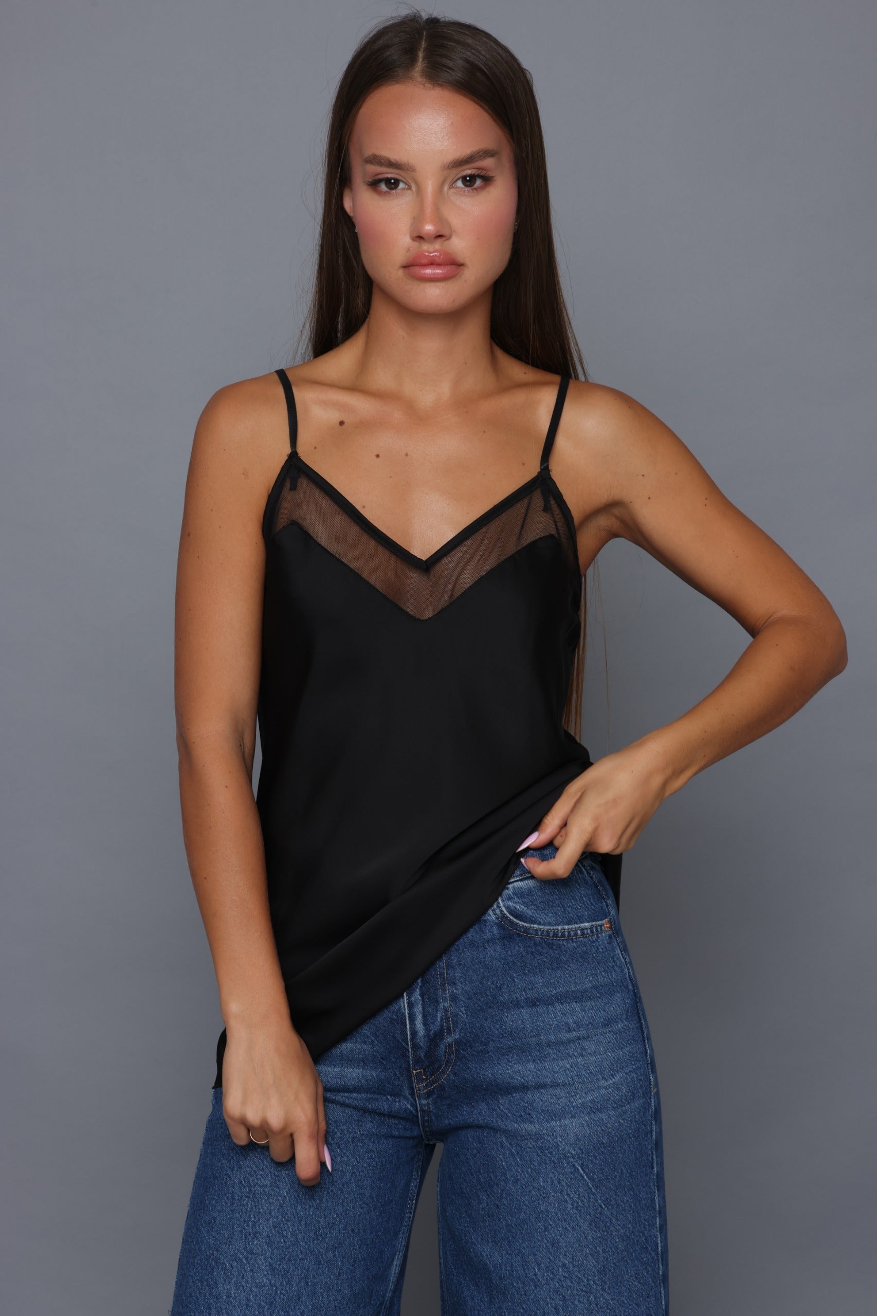 גופיית סאטן מחשוף רשת גופיה שחור O.S קסארה