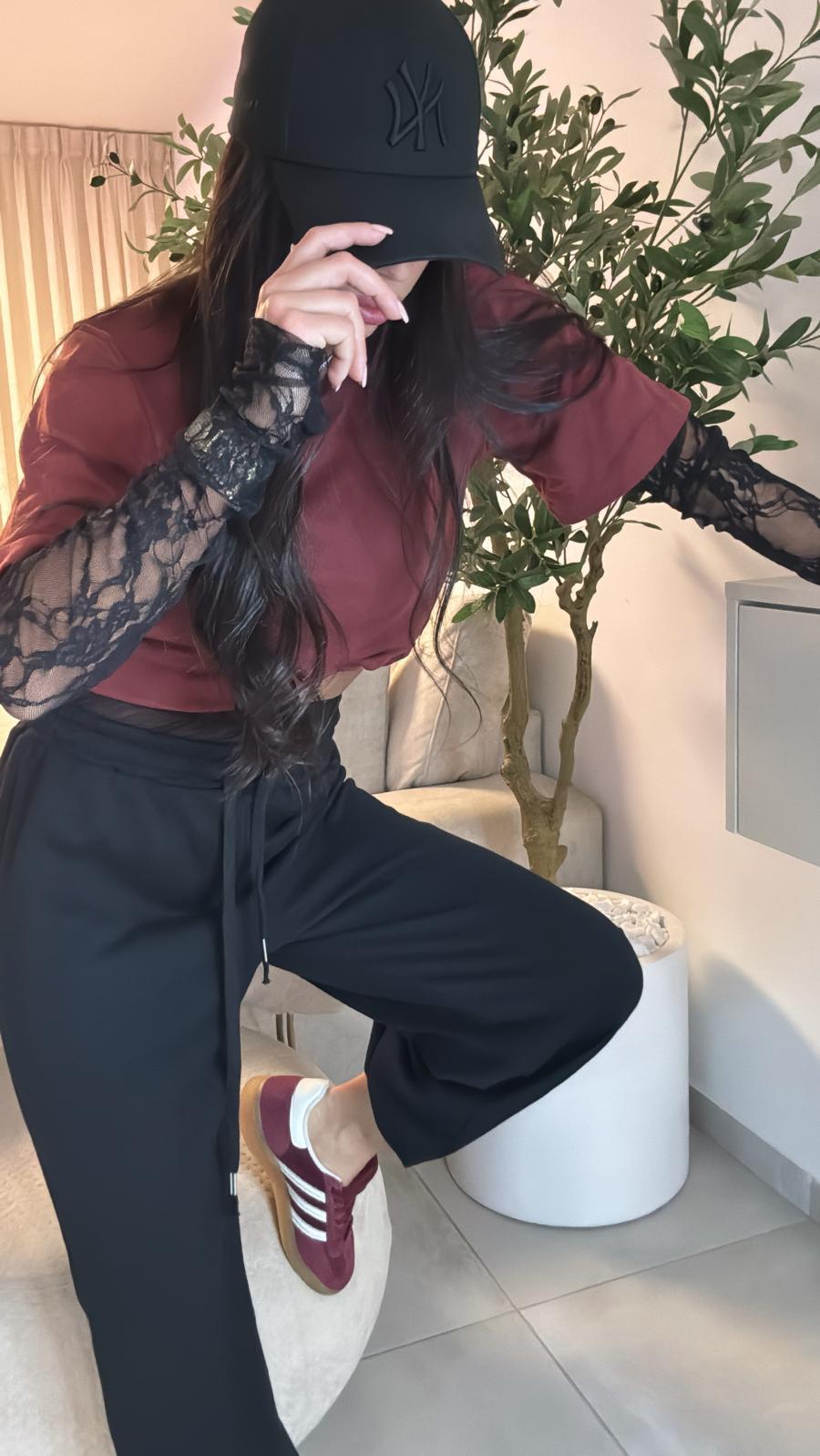 LACE TOP מבית REALTY רק בשני בוטיק מעצבים