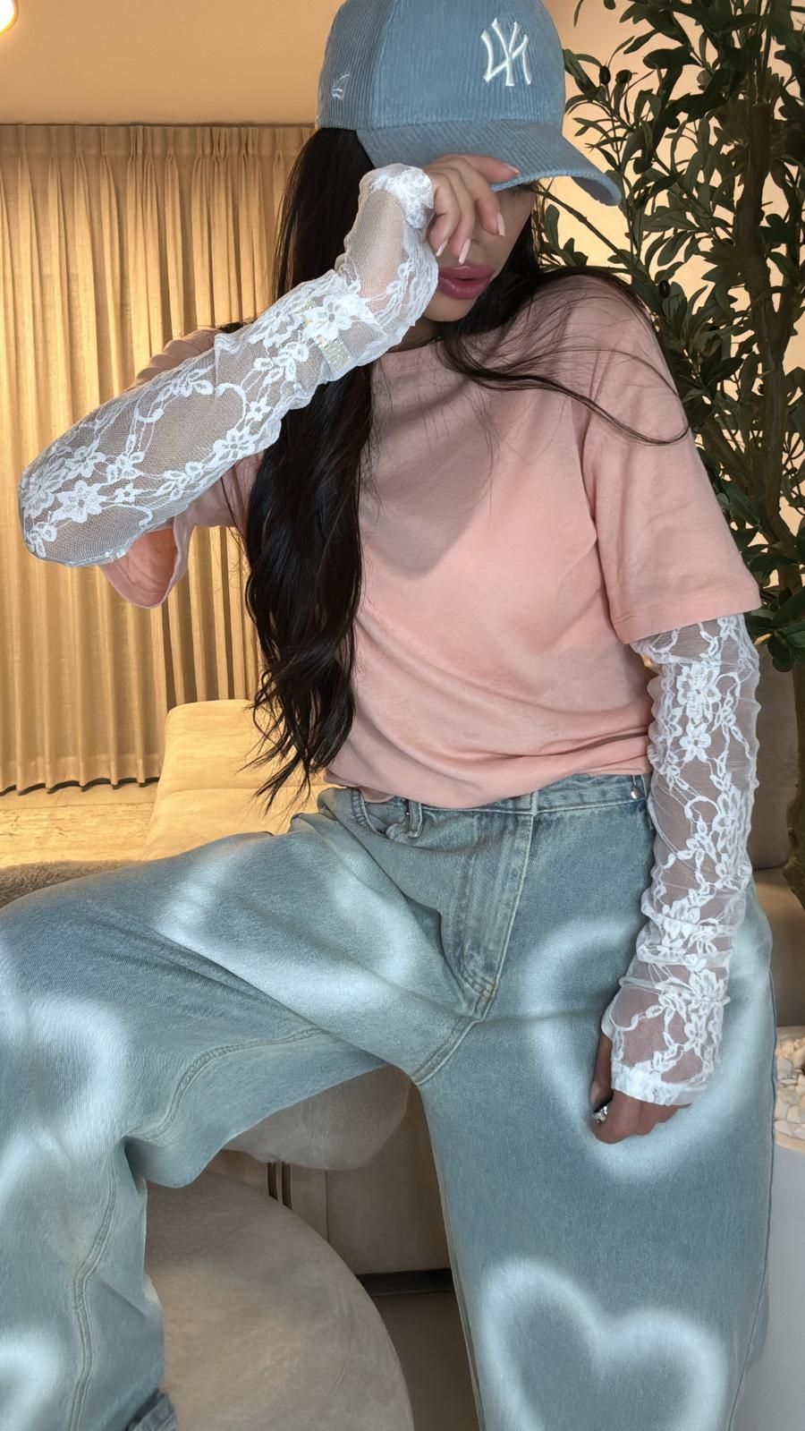 LACE TOP מבית REALTY רק בשני בוטיק מעצבים