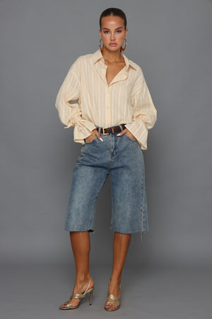 חולצת רקמה מכופתרת עם קשירה בשרוול חולצה קסארה