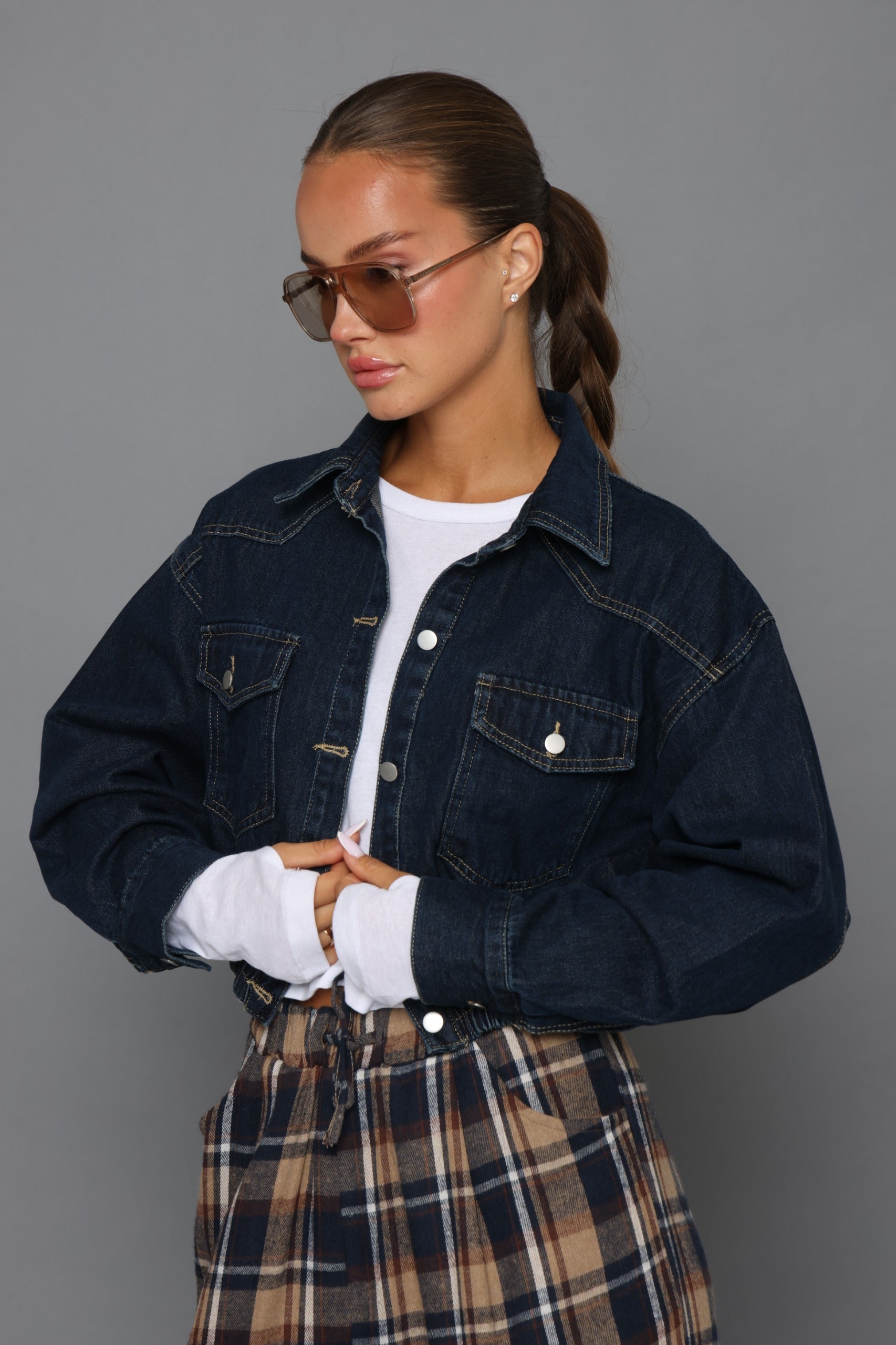 ג׳קט ג׳ינס קרופ סיומת גומי ג'קט כחול O.S קסארה