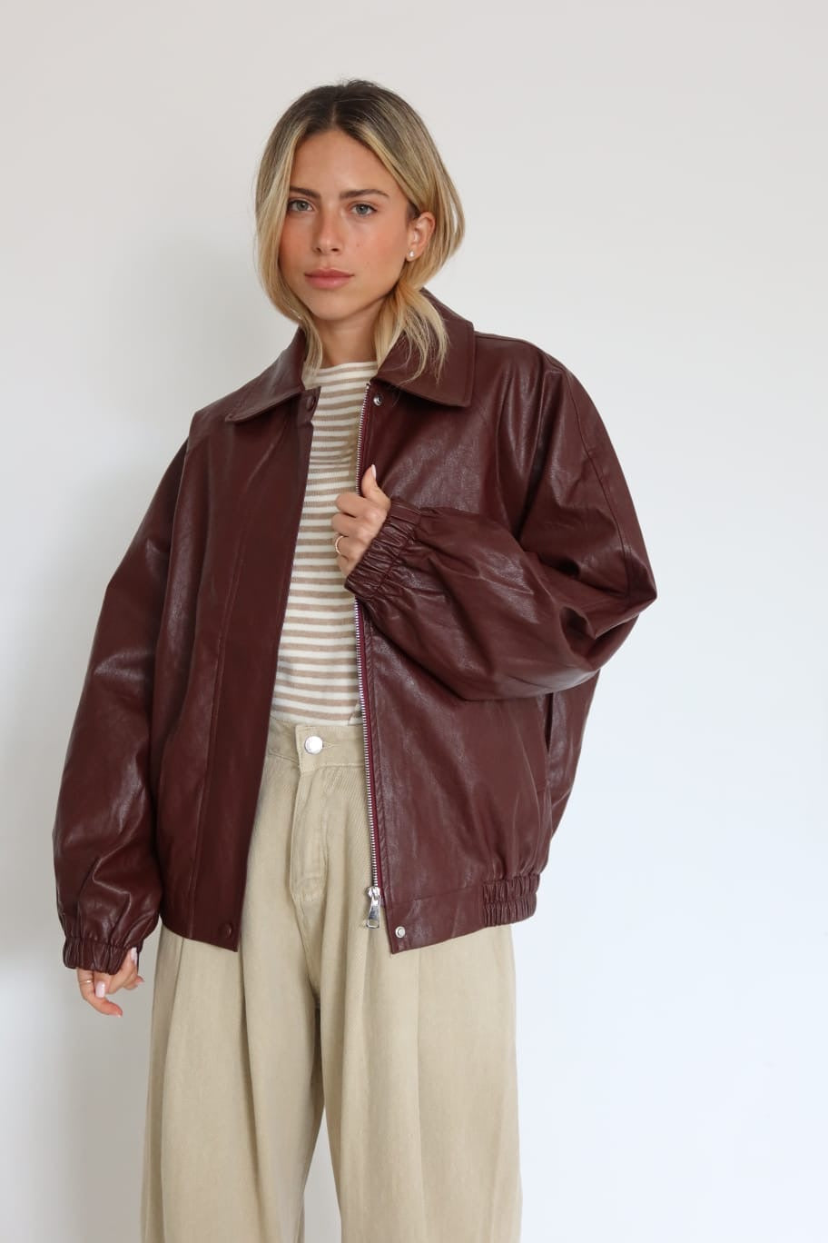 ג׳קט בומבר טייסים דמוי עור ג'קט בורדו O.S קסארה