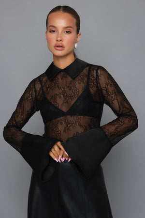 חולצת תחרה צווארון שרוול פעמון חולצה שחור קסארה