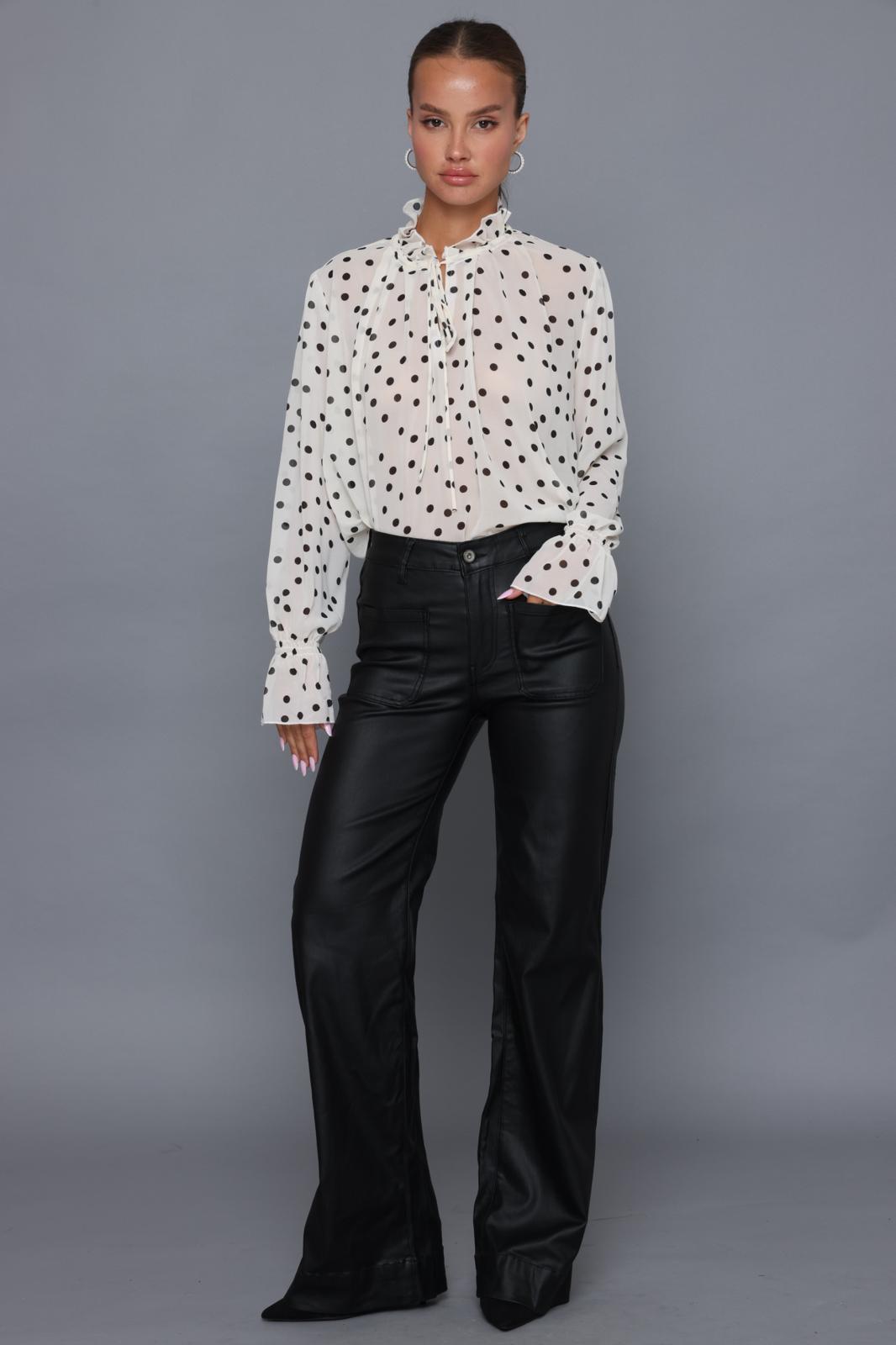 חולצת נקודות שקפקפה עם קשירה חולצה לבן קסארה