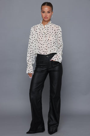 חולצת נקודות שקפקפה עם קשירה חולצה לבן קסארה