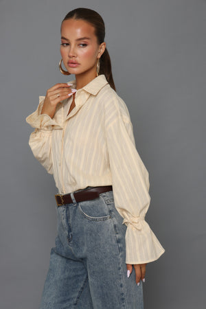 חולצת רקמה מכופתרת עם קשירה בשרוול חולצה קסארה