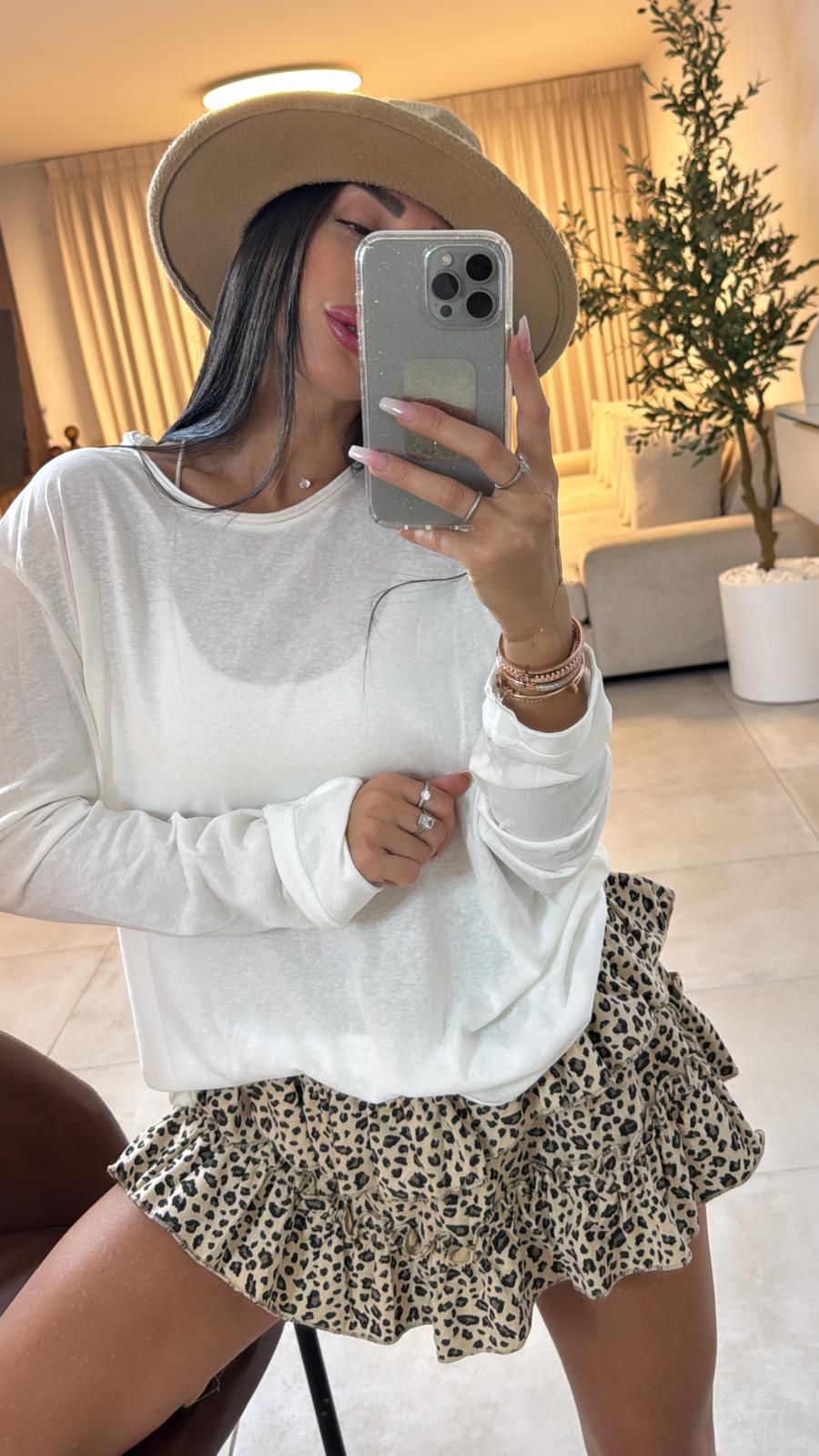 בייסיק אוברסייז חולצה לבן O.S גליתה