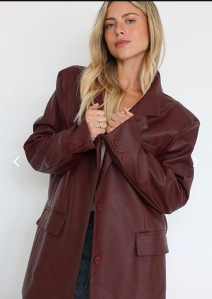 בלייזר אוברסייז דמוי עור ג'קט בורדו O.S קסארה